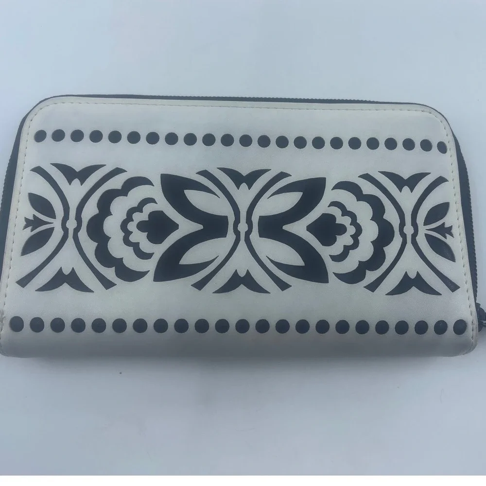 Vera Bradley Zip Around Wallet Black‎ White Floral Pattern Faux Leather 4x8" - Picture 2 of 10
